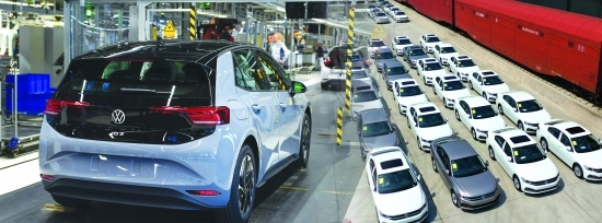 大眾首款在華量產電動車落地，產業鏈迎成長新機遇